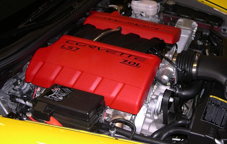 2006_Chevrolet_Corvette_Z06_LS7_engine.jpg