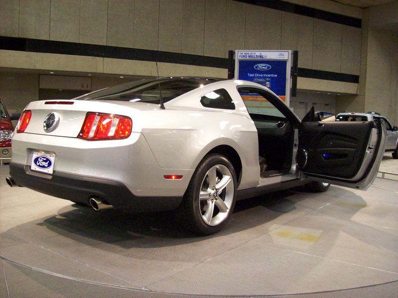 2009 Ford Mustang Glass Roof. NEW 2010 FORD MUSTANG IS FAST,