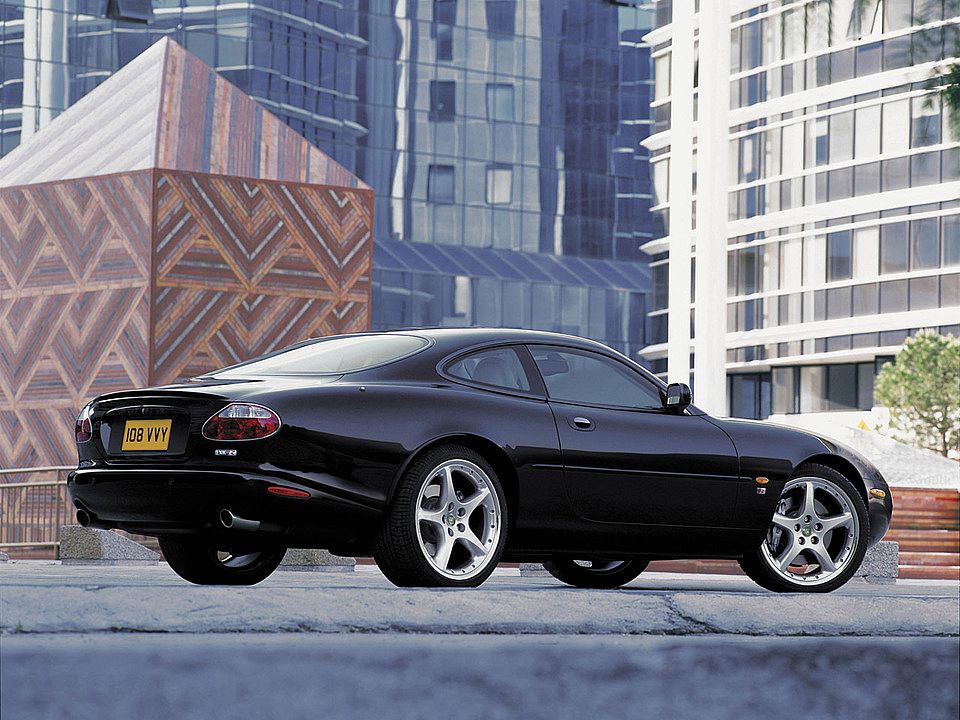 2003-Jaguar-XKR-Coupe-Black-City-1280x960.jpg