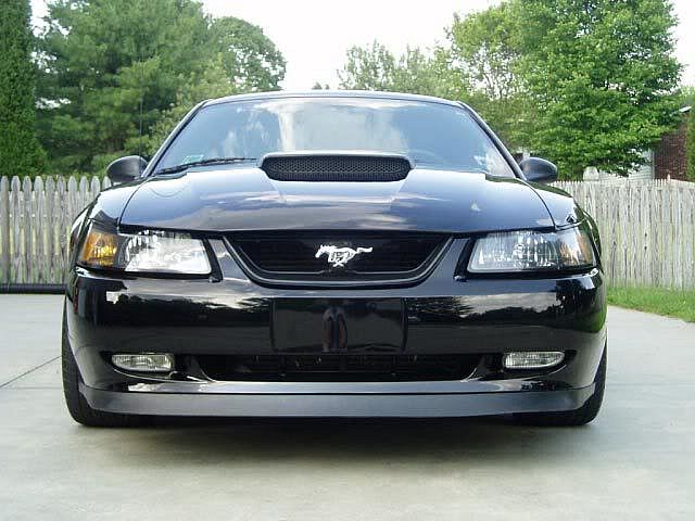 Black_2002_Ford_Mustang_GT_Coupe_Photo_011.jpg