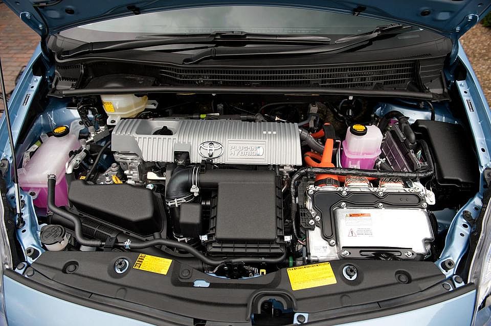 Toyota-Prius-Plug-in-2012-Engine-Bay.jpg